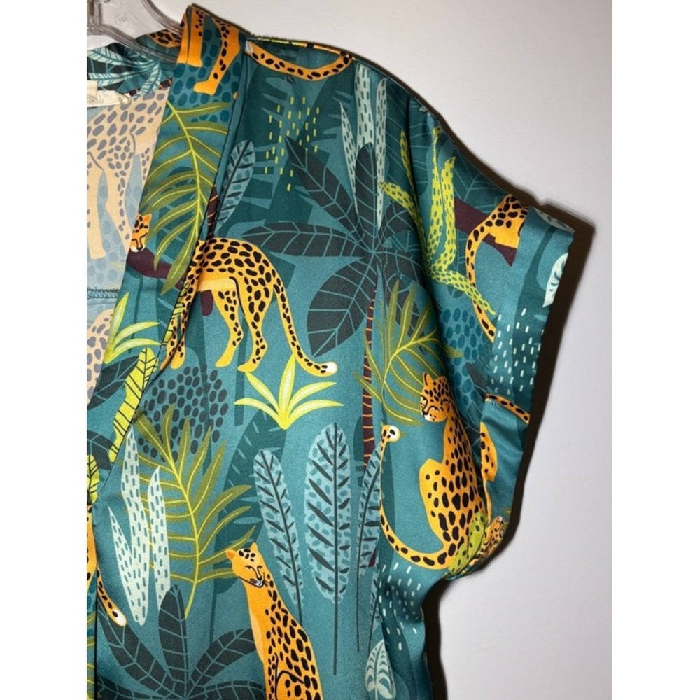 Entro Blouse Womens Large Teal Leopard Jungle Print Satin V-Neck Short Sleeve - Picture 6 of 9